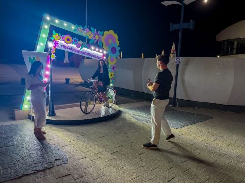 Flori-pe-Biciclete-pentru-cele-mai-frumoase-Fete