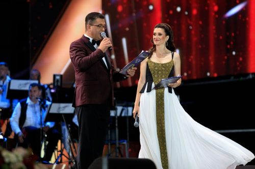 Festivalul-Cantecului-si-Dansului-Popular-prezentatori